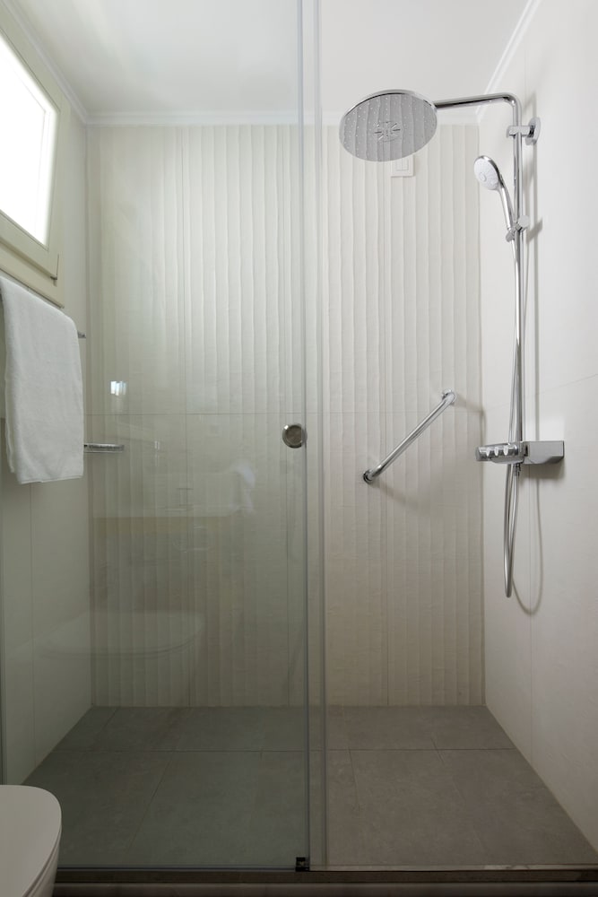 King Guestroom with Private Heated Pool and Hydromassage thumbnail 5