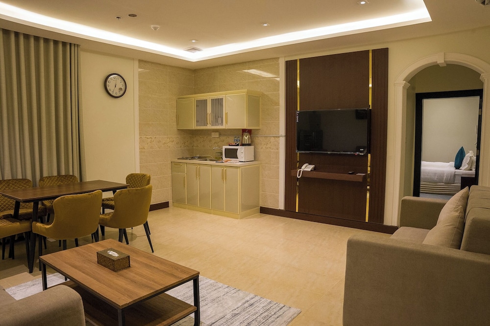 Economy Apartment, 3 Bedrooms, Housekeeping, City View