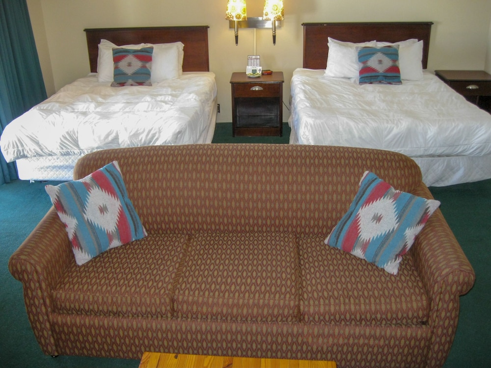 Spruce, Family Suite, Multiple Beds, Balcony (S) photo 2