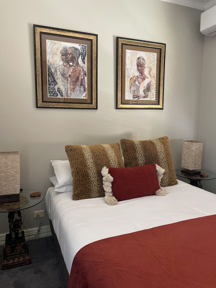 1 Bedroom Emmylou Suite photo 2