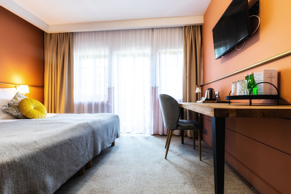 Double or Twin Room - Photo 10