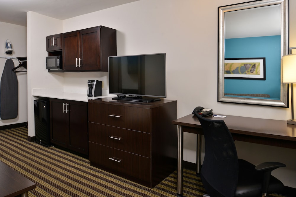 Room, 1 King Bed, Accessible (Comm, Mobil Tub) - Photo 2