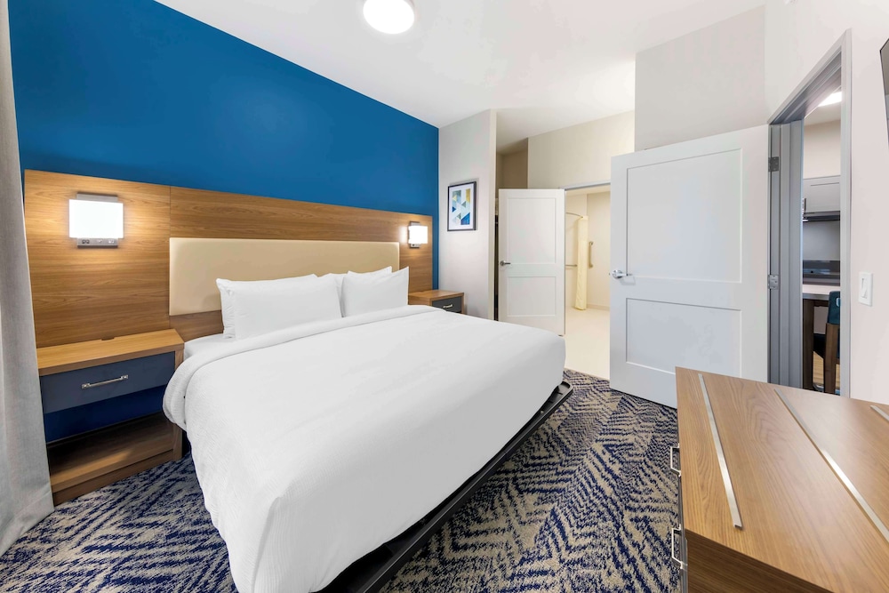 Suite, 1 King Bed, Accessible, Kitchen (with Single Sofabed, Full Kitchen) - Photo 5