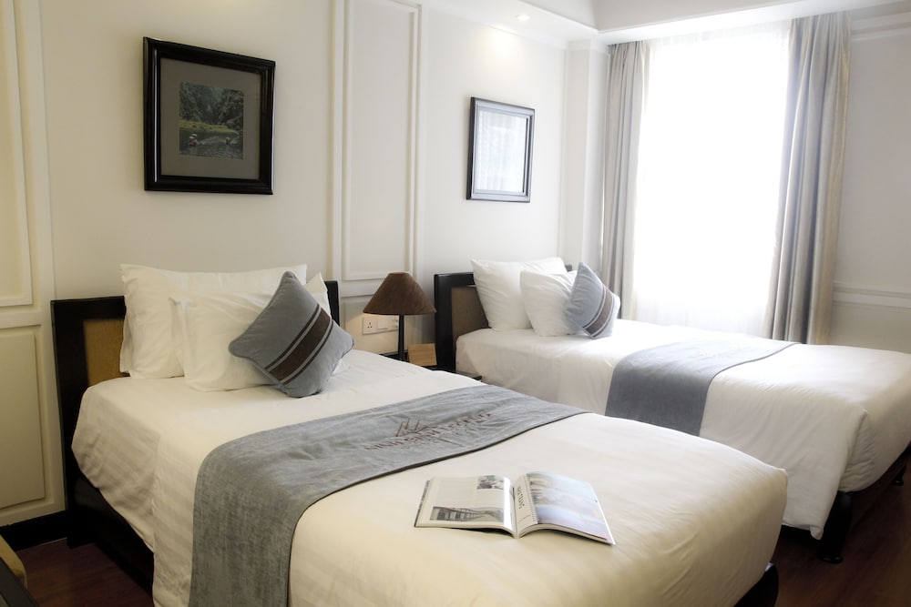 Deluxe Triple Room (French Wing) - Photo 2