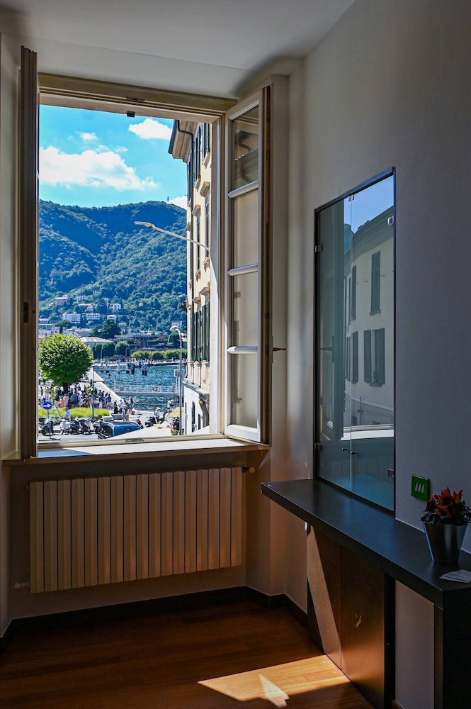 One & Only Lake View Apartment in Central Como, Photo 44