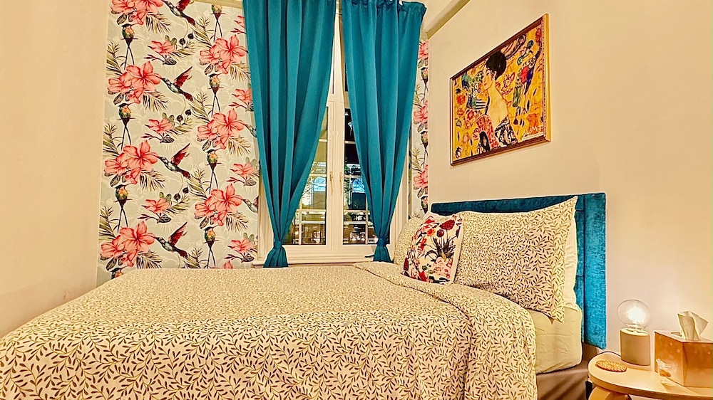 Basic Room, 1 Double Bed, Non Smoking, Shared Bathroom (R7) photo 2
