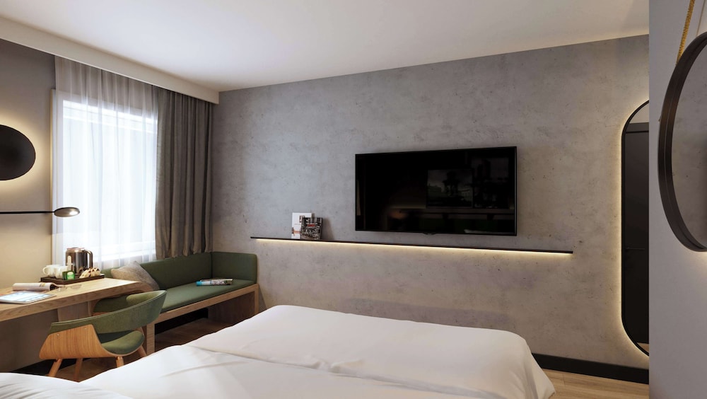 Superior Room, 1 King Bed photo 2