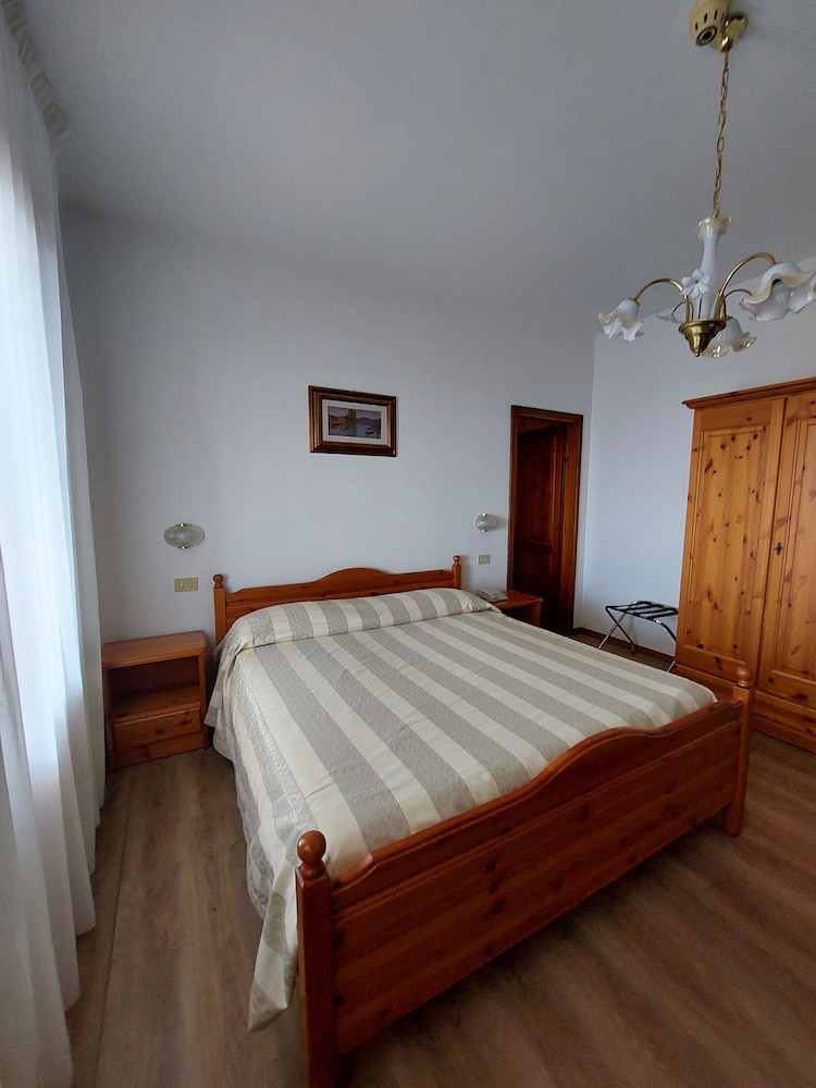 Standard Double or Twin Room photo 1