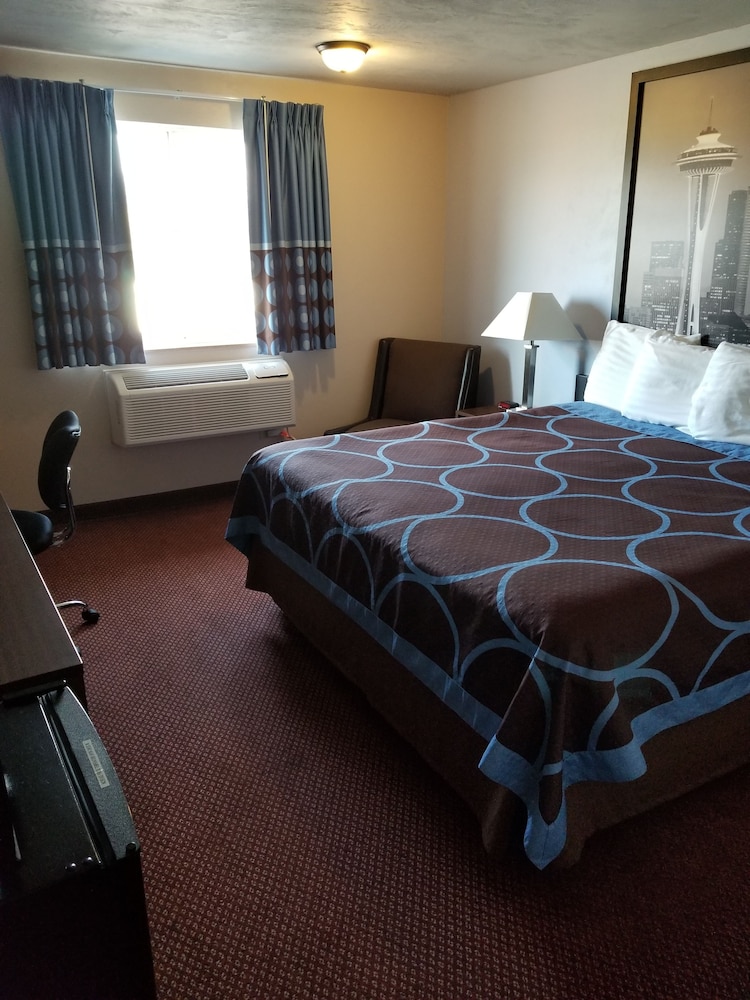 Standard Room, 1 Queen Bed, Accessible - Photo 2