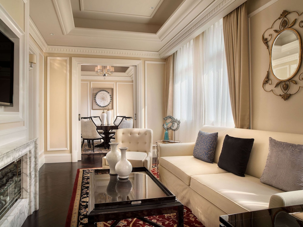 Grand Suite, 1 King Bed, Garden View (Prestige)