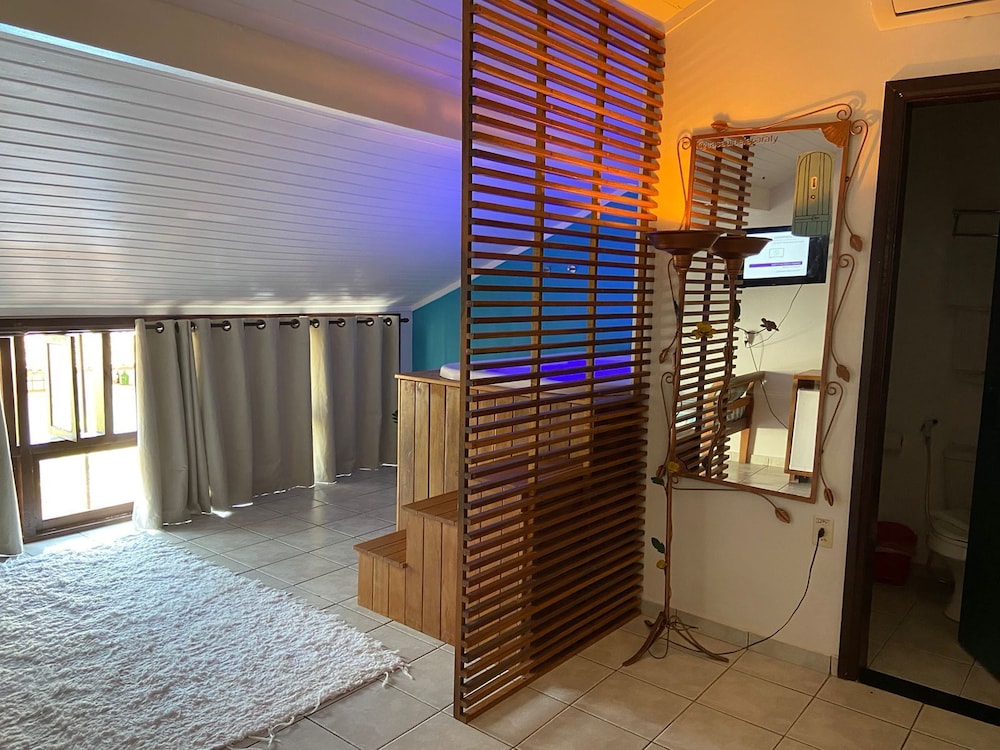 Superior Room, 1 Bedroom, Jetted Tub, Pool View