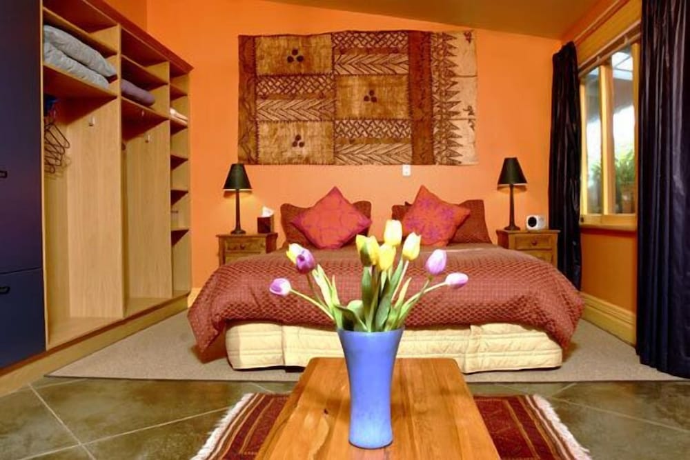 Studio, 1 Queen Bed, Courtyard Area