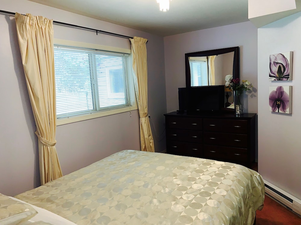 Comfort Suite, 1 Queen Bed, Non Smoking, Kitchen photo 2