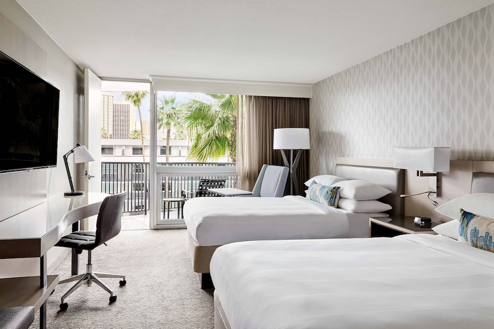 Room, 2 Double Beds (Mobility Accessible, Tub)