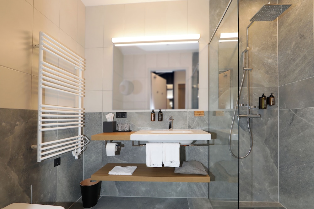 Suite - Photo 2