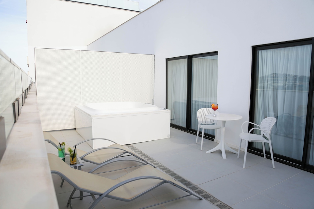 Junior Suite, Terrace (External Jacuzzi | 1 Pax)