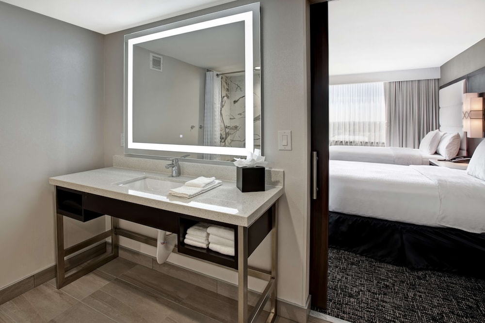 Suite, 2 Double Beds, Accessible, Bathtub (Mobility & Hearing) - Photo 5