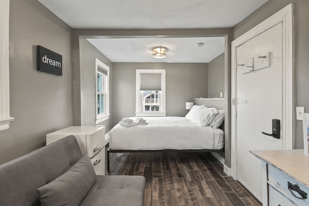 Standard Double Room, Ensuite (Tamarind Room)