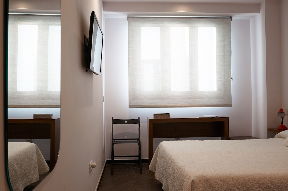 Standard Double Room (Deluxe Interior View) - Photo 5