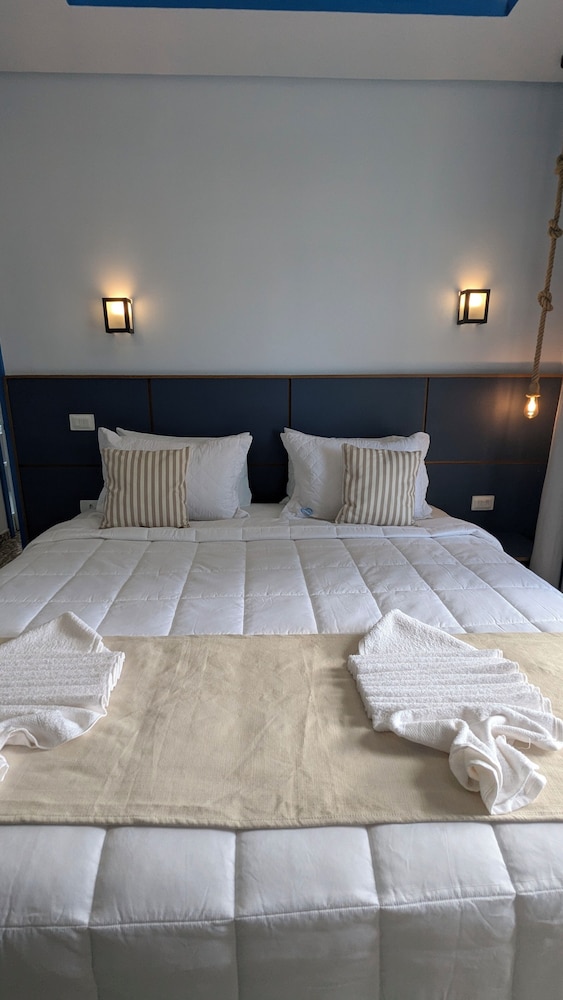 Deluxe Suite, 2 Bedrooms, Balcony, Sea View