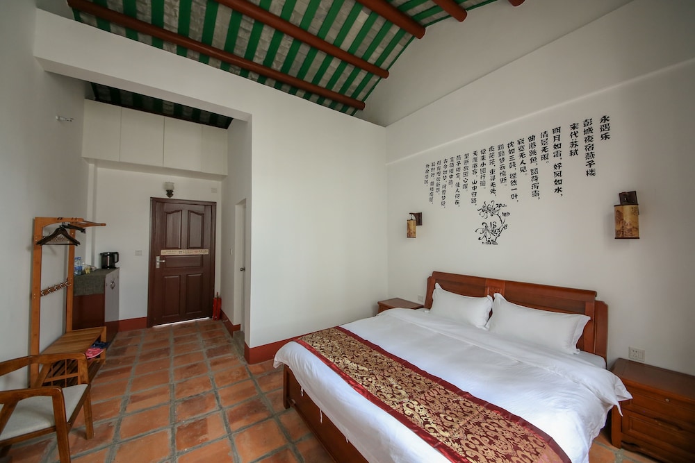 Comfort Room, 1 Queen Bed