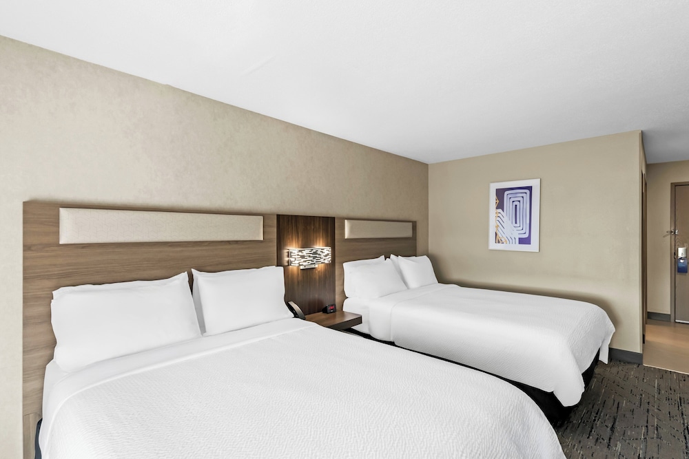 Standard Room, 2 Queen Beds - Photo 5