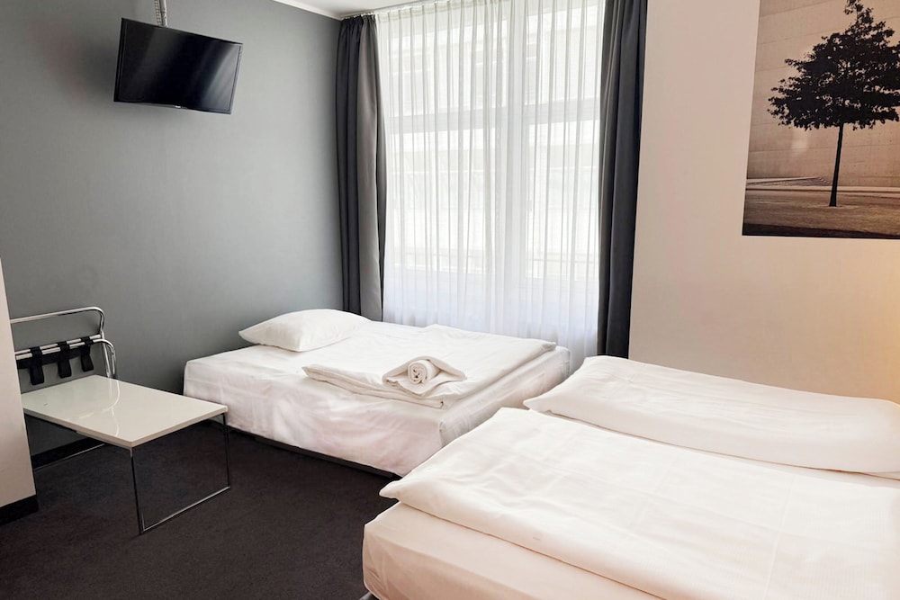 Premium Room, Multiple Beds (Up to 3 Adults) - Photo 4