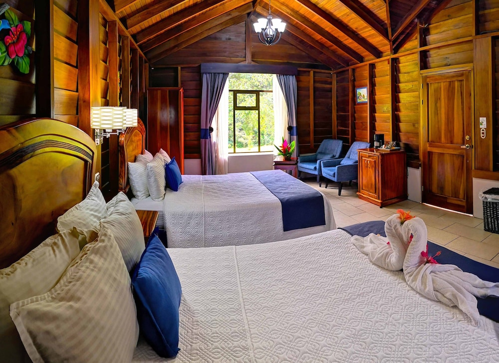 Junior Cabin photo 2