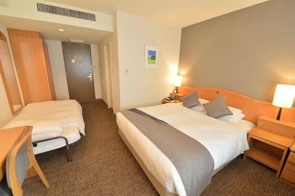 Triple Room, Non Smoking (Double Room + extra bed) - Photo 3