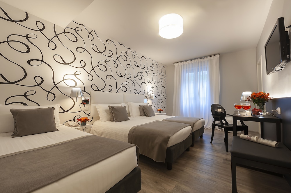 Superior Double or Twin Room - Photo 12