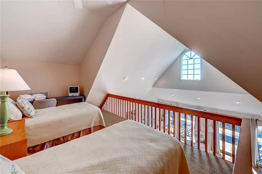 Family House, 4 Bedrooms, Ocean View, Sea Facing photo 2