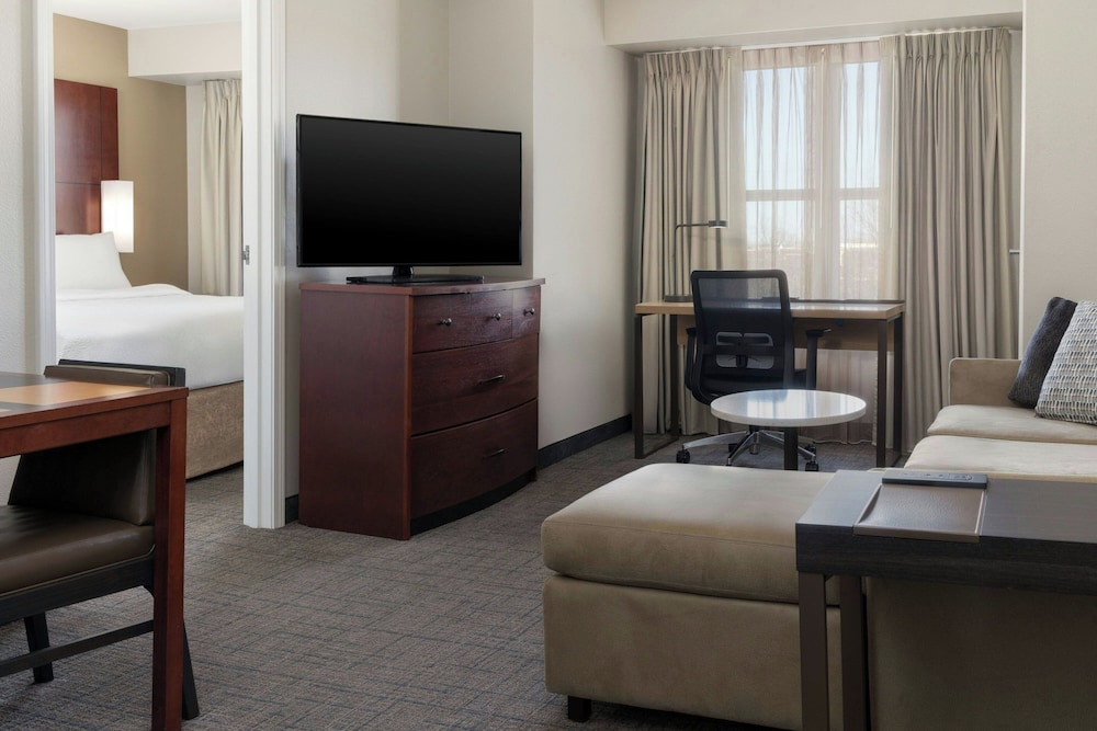 Suite, 1 King Bed with Sofa bed (Mobility/Hearing Access, Roll-In Shwr)