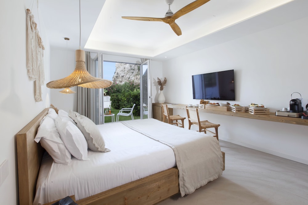 Classic Double Room, Patio, Garden View - Photo 2