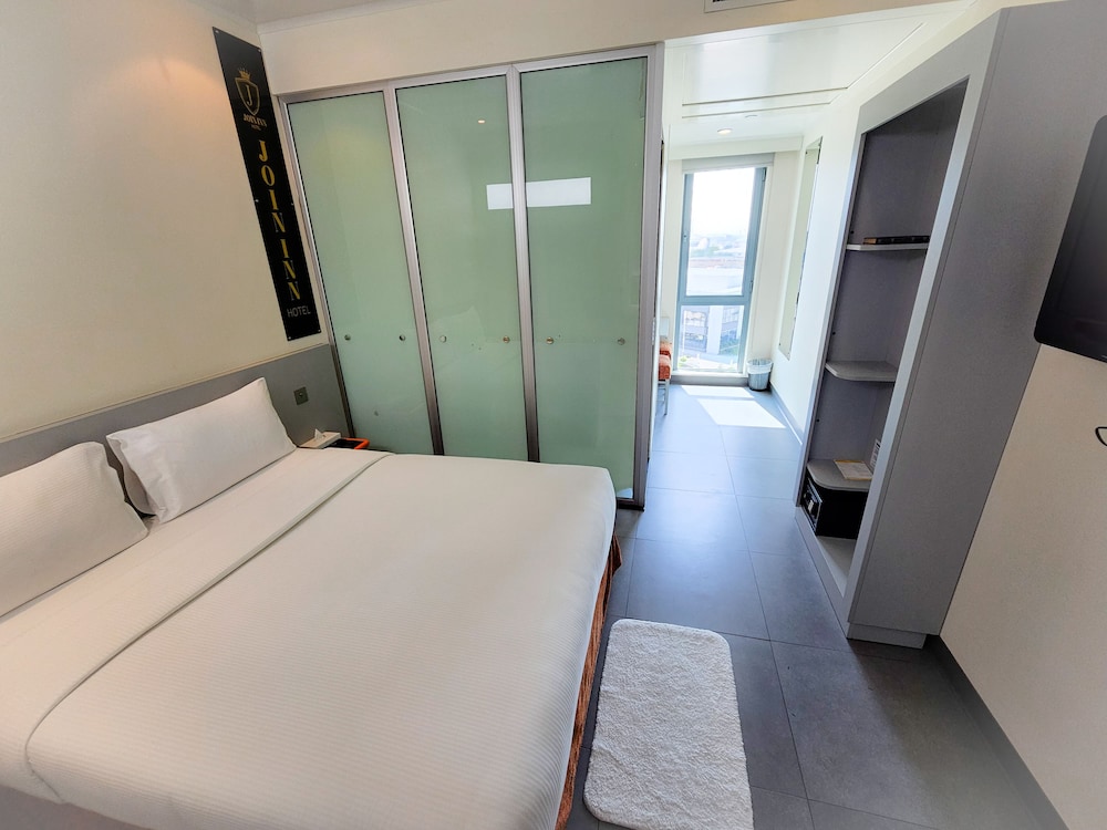 Standard Double Room (with Window) photo 1