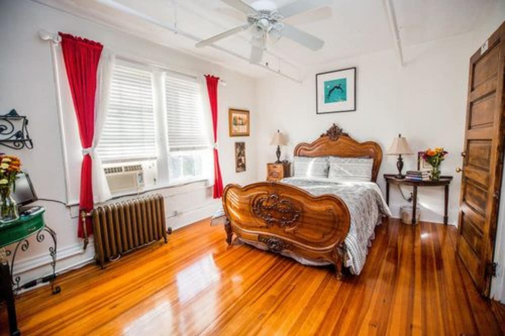 Basic Room, 1 Queen Bed photo 1