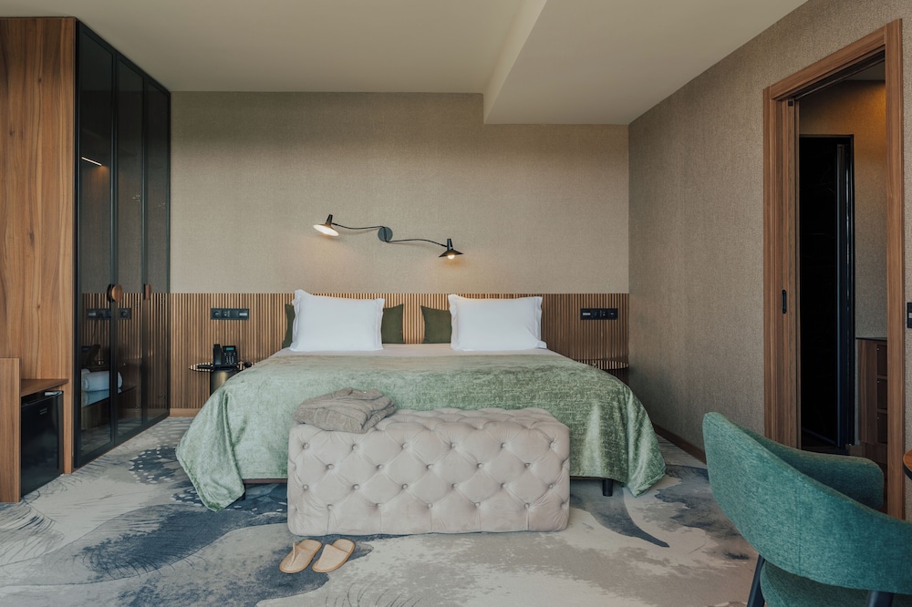 Superior Suite, Terrace, Garden View