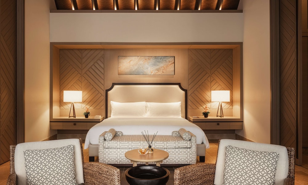 King Beach Villa With Pool