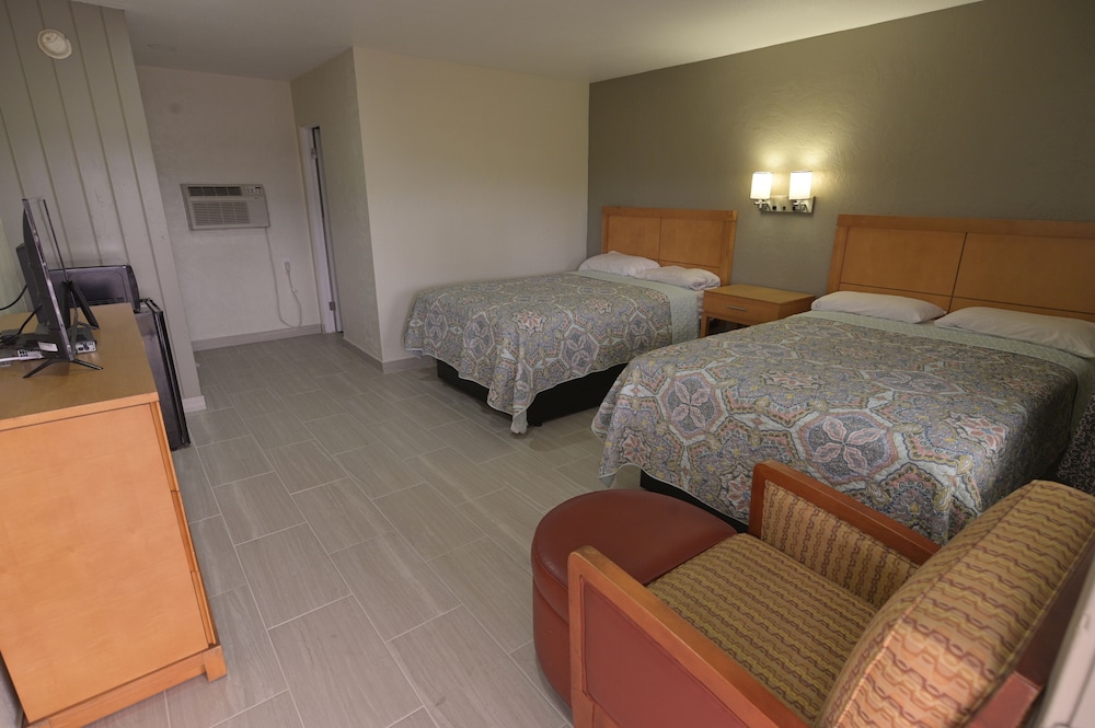 Standard Room, 2 Double Beds, Non Smoking photo 1