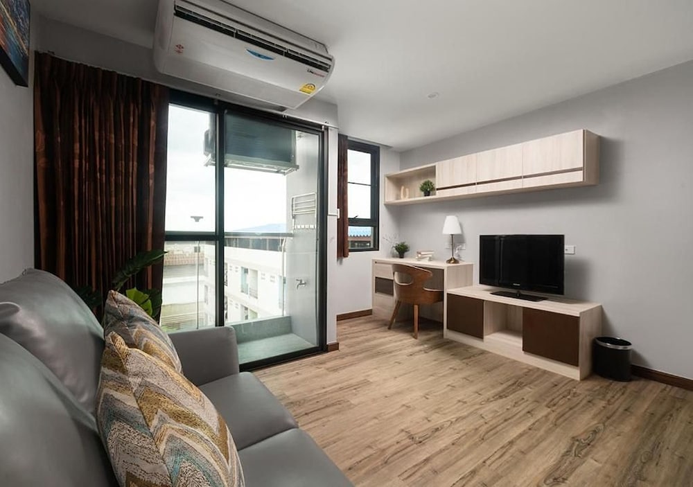 Family Room - Photo 3