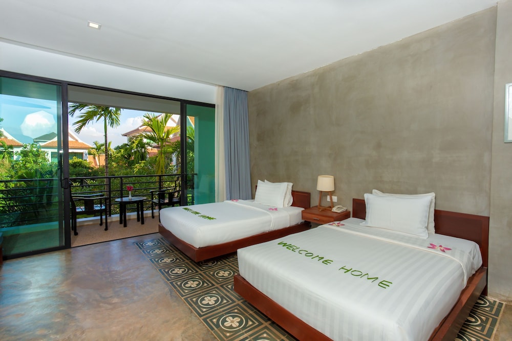 Infinity Pool View Signature Suite - Photo 7