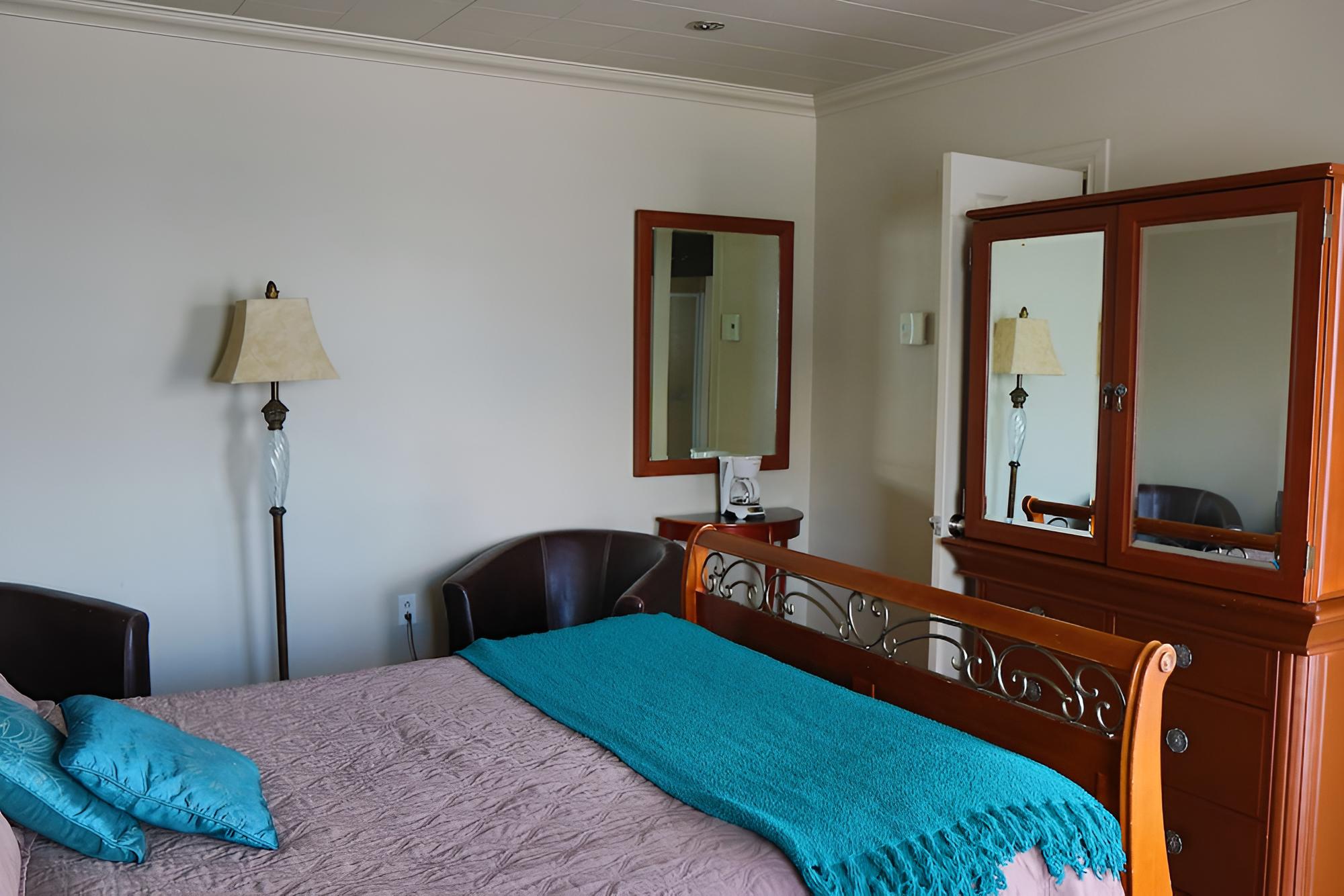 Standard Room, 1 Queen Bed, Balcony (Plus) photo 3