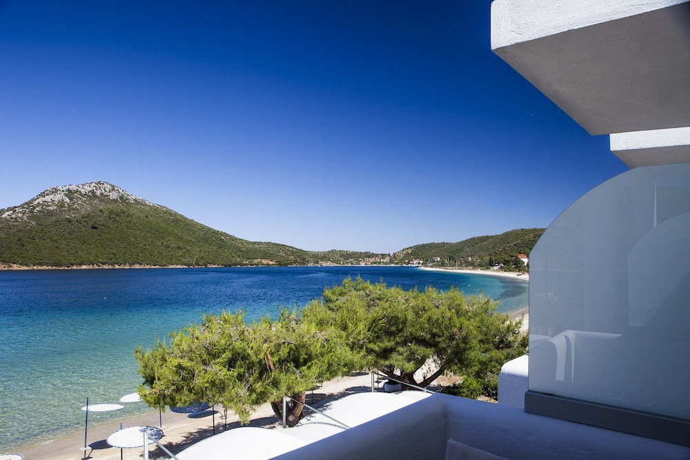 Double or Twin Room, Sea View, Beachfront photo 2