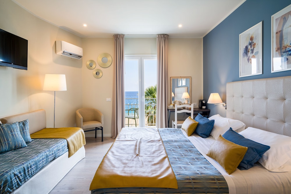 Superior Triple Room, Sea View