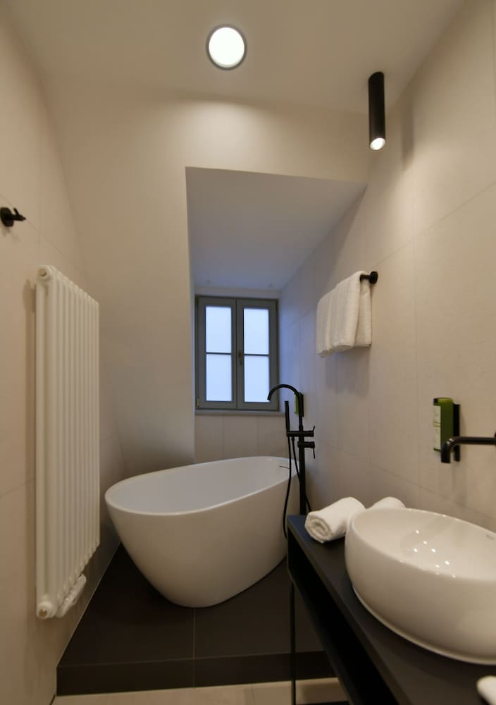 Standard Twin Room - Photo 10