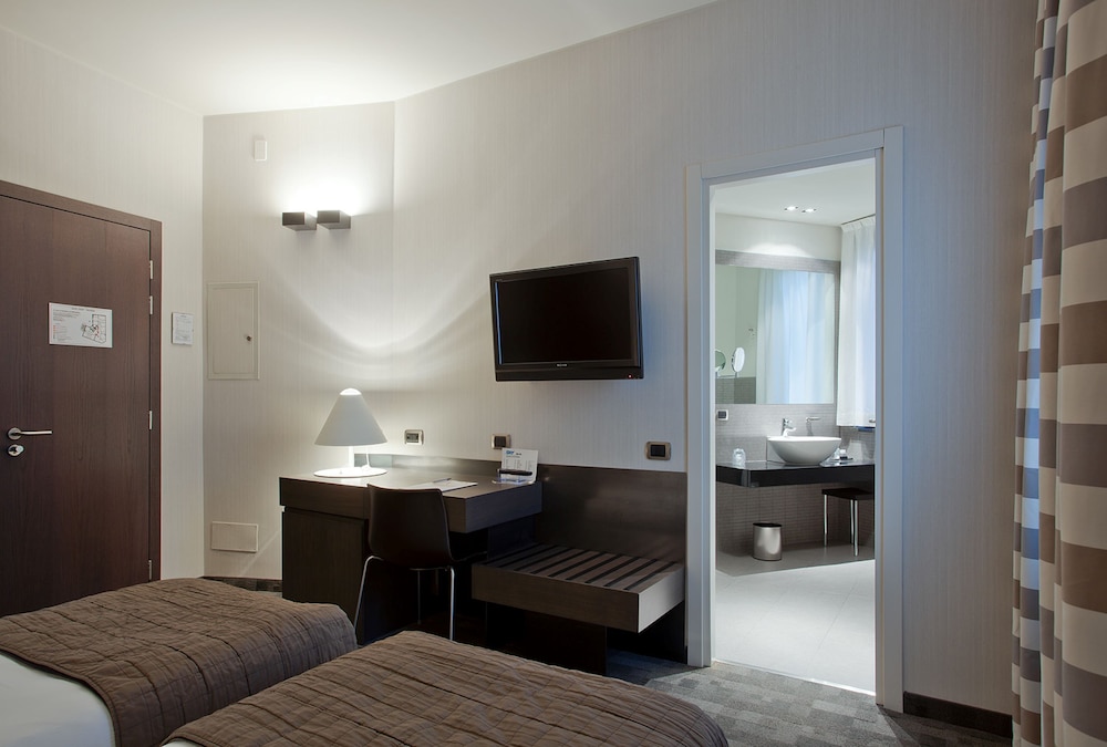 Standard Double or Twin Room - Photo 3