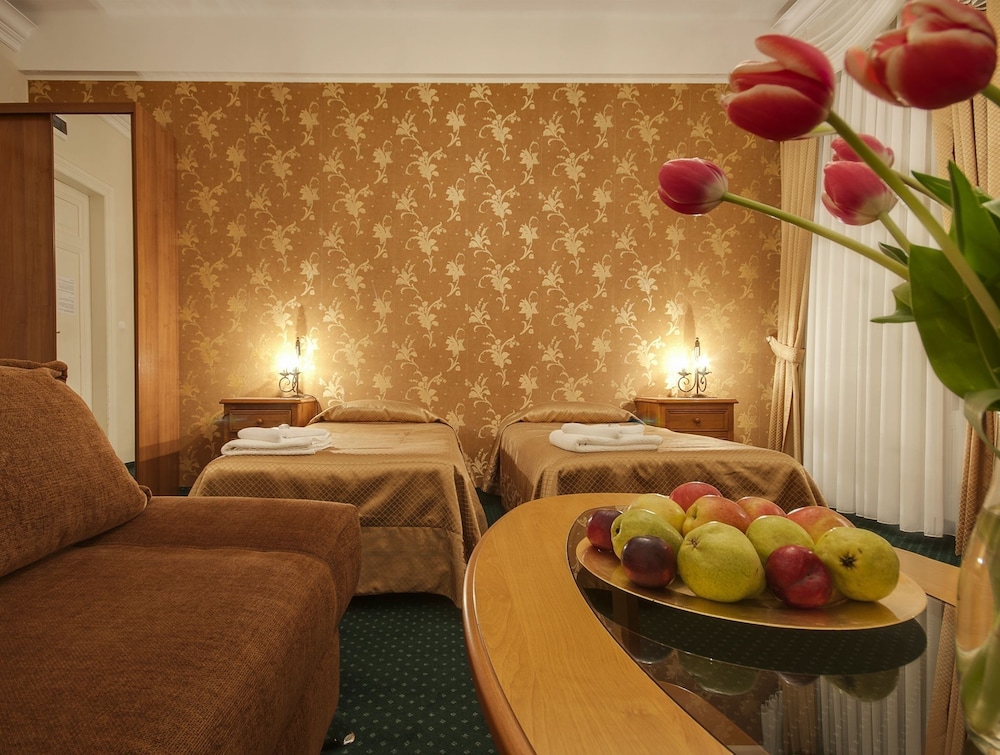 Classic Double or Twin Room - Photo 10