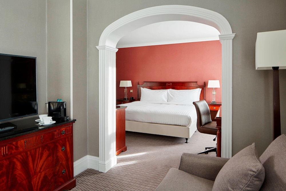 Suite, 1 Bedroom - Photo 1