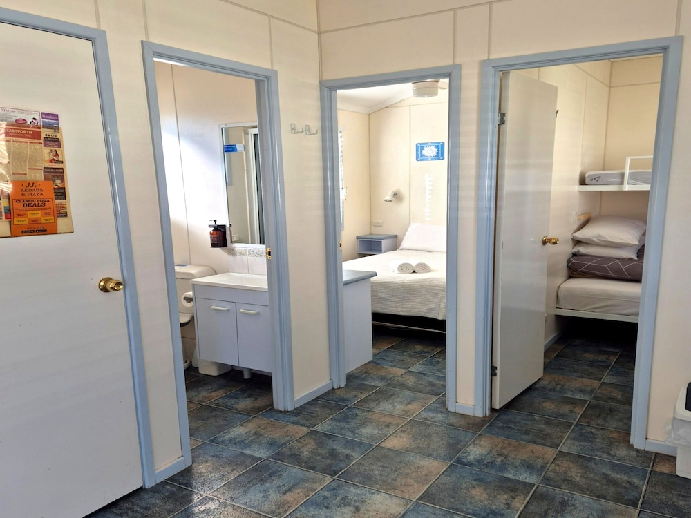 Standard 2 Bedroom Cabin - Pet Friendly photo 3