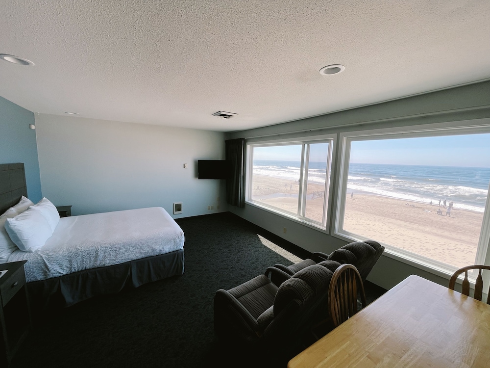 Standard Room, 2 Queen Beds, Kitchen (Second Floor) photo 3