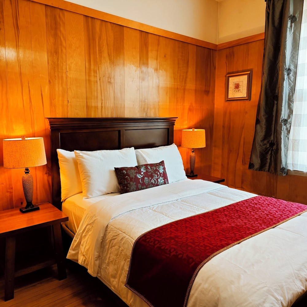 Suite, 1 Queen Bed With Sofa Bed, Kitchenette, Ground Floor photo 2